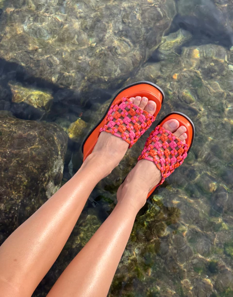 Sandalia Sarah Trenzada Naranja + Fucsia - comprar online