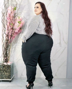Calça Jogger Preta na internet