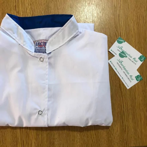 Chaqueta "Arciel" con cuello mao blanca con vivo azul francia