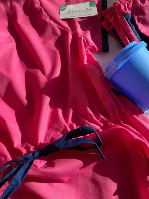 Ambo BALÚ fucsia con azul.