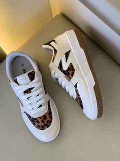 Tênis Anacapri Emilie Branco e Animal Print na internet