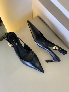 Scarpin Arezzo Preto Metal - comprar online