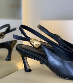 Scarpin Arezzo Preto Metal na internet