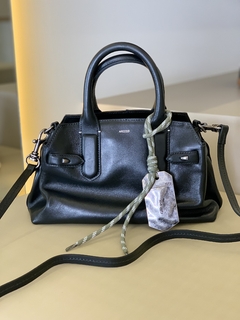 Bolsa Arezzo Preta Bag Charm Metal - comprar online