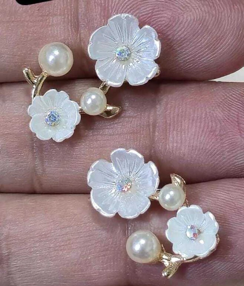 APLIQUE CHATON METAL PEROLA E FLOR - 1 UNIDADE