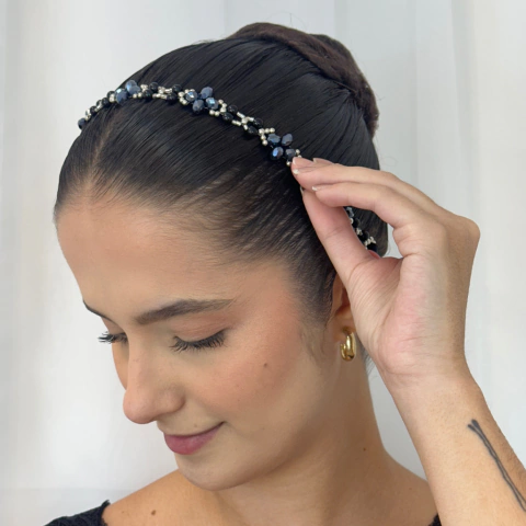Faixa de cabelo com cristais para bailarinas usarem nas aulas de ballet. tom de preto com prata
