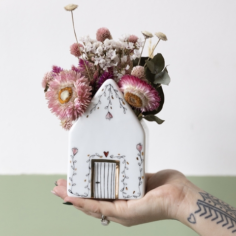 Vaso Casinha M - Sempre vai haver flor e amor - comprar online