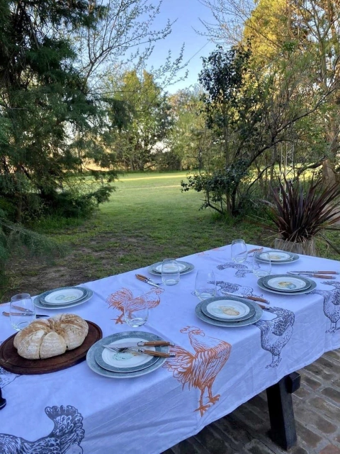 MANTEL GALLOS Y GALLINAS