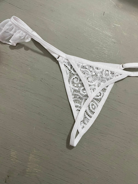 LILI TANGA HILO DE ENCAJE Y TUL CON VOLADO REGULABLE BLANCO 45B