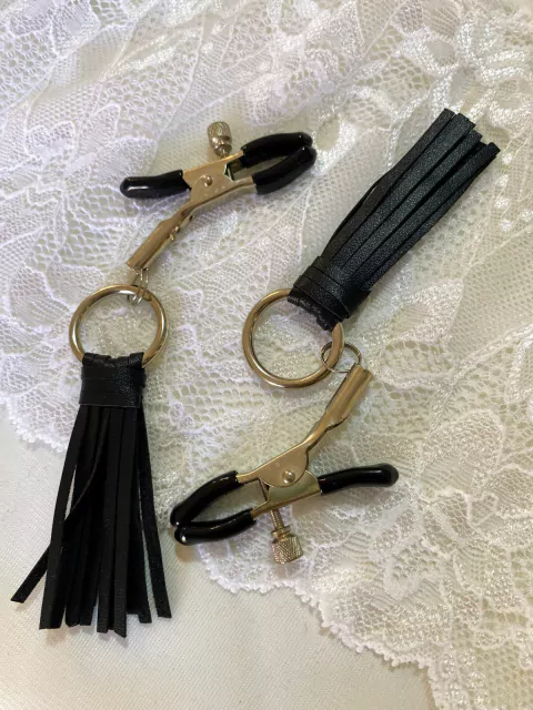 BUT APRIETA PEZONES CON FLECOS - 202401028