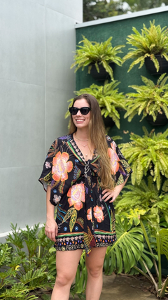 macaquinho fernanda estampa coqueiro floral preto - loja online