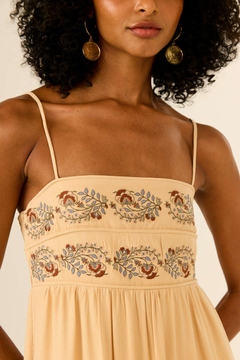 Vestido Midi Bordado Veu - MARIA FILÓ na internet