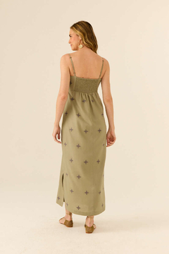 VESTIDO MIDI ALCINHA BORDADO KAMY SALVIA - MARIA FILÓ - ELMÊ