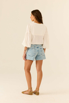 SHORT JEANS DESTROYED BARRA A FIO - maria filó - ELMÊ