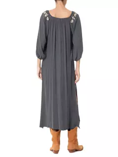 vestido midi bordado Rafis chumbo - Maria filó - ELMÊ