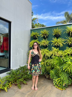vestido Helena alça curto estampa oasis tropical preto - comprar online