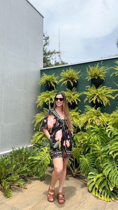 macaquinho fernanda estampa coqueiro floral preto - comprar online