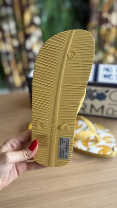 Imagem do chinelo estampa honey gold - farm apé