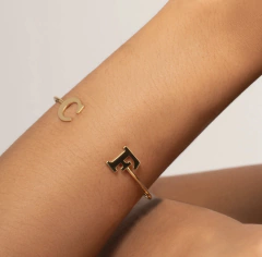 bracelete personalizado letra ouro - encomenda - comprar online