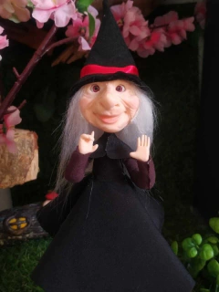 Mini Bruxa na internet