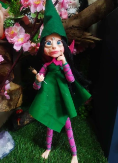 Fada verde e rosa cabelo preto