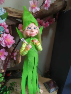 Fada loira roupa verde limão