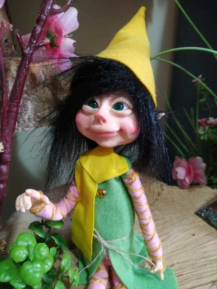 Duende Amarelo, Verde e Rosa - comprar online