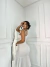 Vestido de noiva minimalista midi um ombro e barra com babados - Closet Garota Up Vestidos Brancos para Casamento Civil -