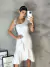 Vestido de noiva minimalista midi um ombro e barra com babados - Closet Garota Up Vestidos Brancos para Casamento Civil -