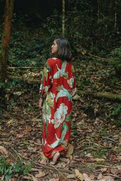 Kimono longo tsuru vermelho na internet
