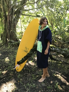 Poncho marinho + limonada azul na internet