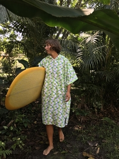 Poncho sakura preto
