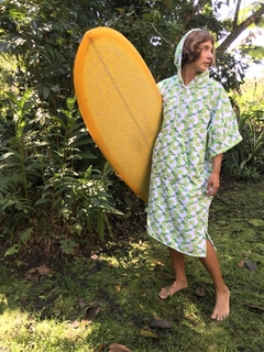 Poncho sakura preto na internet
