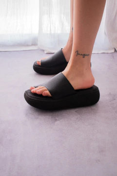 zueco Sara - Bendita tu eres