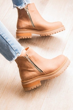 Bota Lola