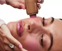 Rubor Rhode Pocket Blush On-the-glow En Barra Tono Piggy - comprar online