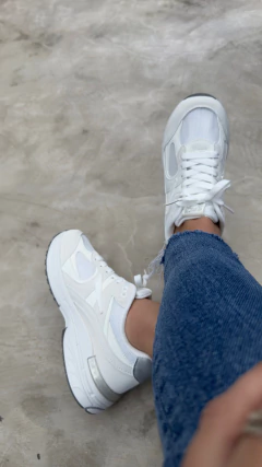 Beca white | sin cambio en internet