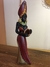 ESCULTURA MULHER AFRICA EM BARRO DETALHE VERMELHO - comprar online