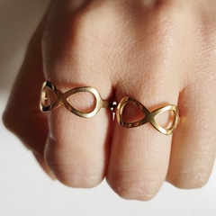 Anillo de acero dorado