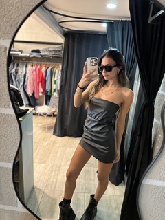 vestido eco cuero