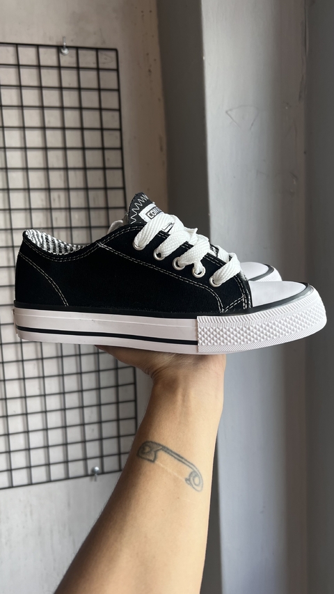 Converse negras sin base - comprar online