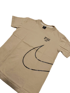 REMERA NK PRIME SWOOSH BEIGE - comprar online