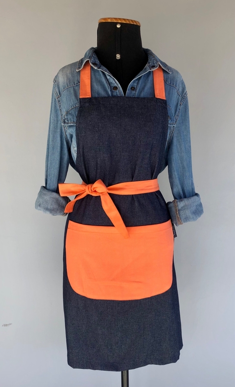AVENTAL JEANS COM NEON LARANJA