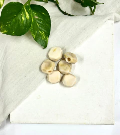 Conta Resina Hexágono Marfim