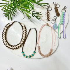 Kit Quero Todos – Chaveiros + Colar Nó Quadrado + 2 Colares com Resina - comprar online