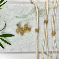 Conta Resina Redonda Nude - Pequena - Fibra Estúdio | Materiais para Macramê