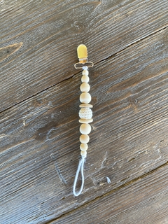 Portachupetes de madera y crochet - CHILA Baby Store