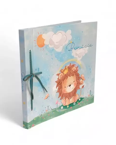 Álbum de Fotos com capa personalizada no tema fofo de Leãozinho.

