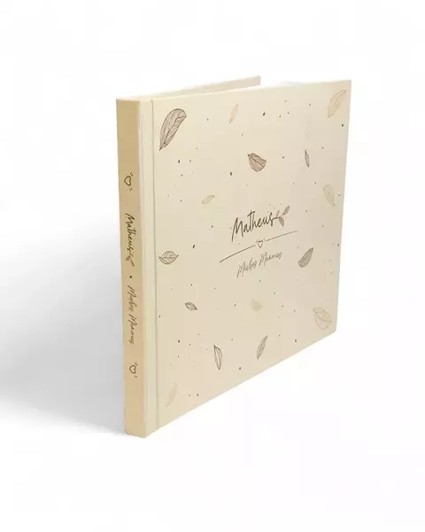 Livro do Bebê com arte minimalista de folhas em tons terrosos personalizado com o nome.