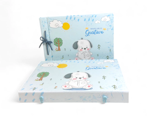 Este é o livro do bebê com caixa e personalizado com o nome, onde você registrará os momentos mais emocionantes do nascimento aos 12 meses. Um livro do bebê é um presente único e personalizado que vai acompanhar o seu filho por toda a vida, 